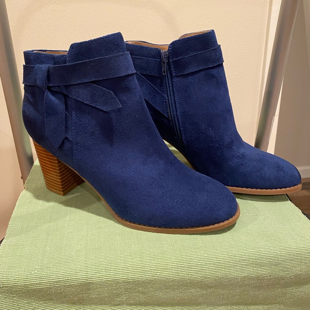 Blue Ankle Boots with Wooden Block Heel and Side Bow